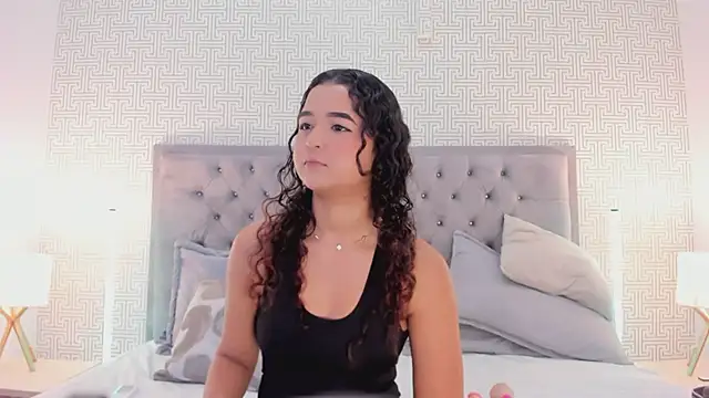 Evaa Lunna  online show from 03/06/26, 08:16