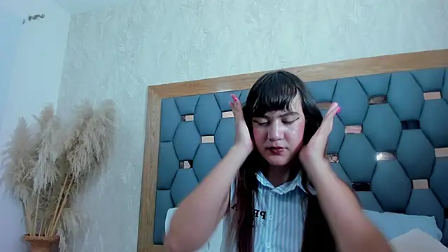 juliette pretty  online show from 10/03/25, 07:11