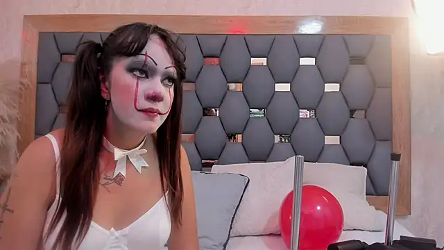 juliette pretty  online show from 10/17/25, 09:06