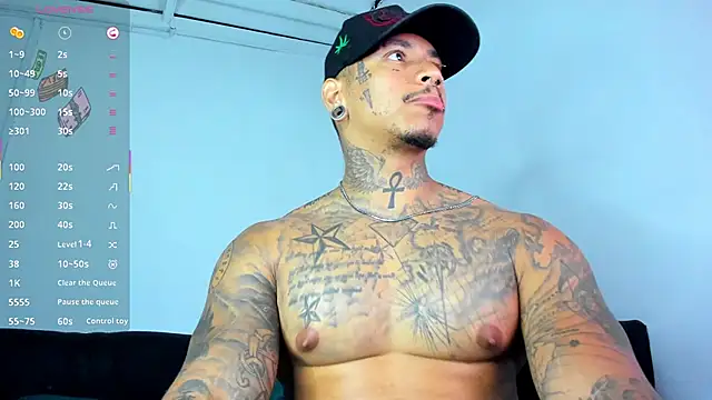 Snapshot of David_tatto1 chatting on 06/18/26, 04:46 David tatto1 online show from 06/18/26, 04:46