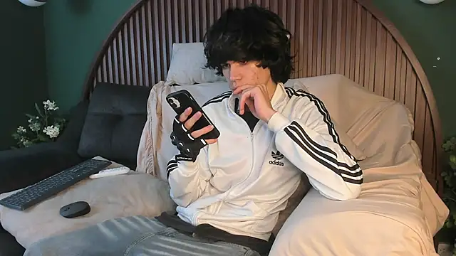 Snapshot of Diamond_twink chatting on 07/17/26, 06:53 Diamond twink online show from 07/17/26, 06:53