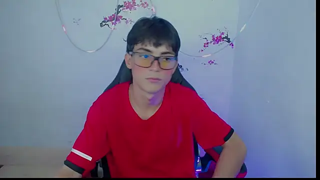 Thommy cute online show from 11/19/25, 01:27