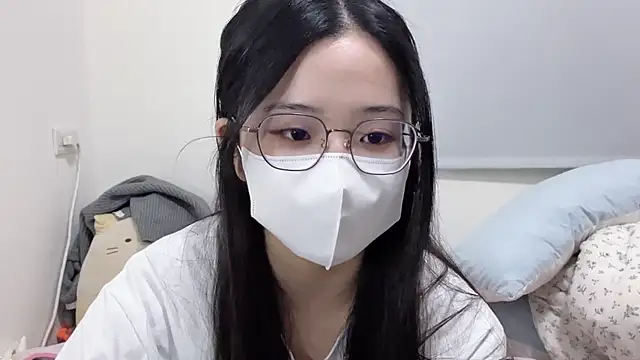 LHeart online show from 10/27/25, 02:21