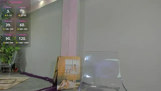 Snapshot of MayaHellen chatting on 10/10/25, 05:17 MayaHellen online show from 10/10/25, 05:17