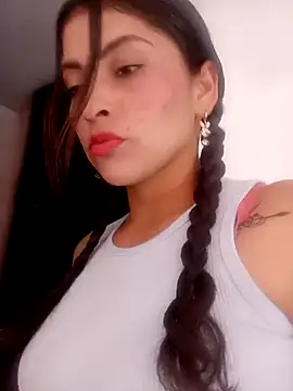 Snapshot of Fox_Roxxan chatting on 11/13/25, 02:10 Fox Roxxan online show from 11/13/25, 02:10