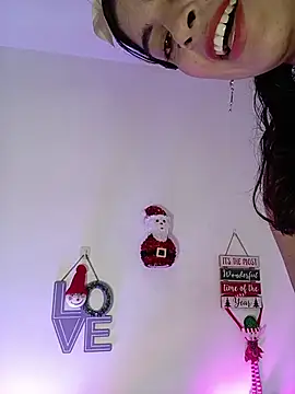 Snapshot of Fox_Roxxan chatting on 12/16/25, 01:32 Fox Roxxan online show from 12/16/25, 01:32