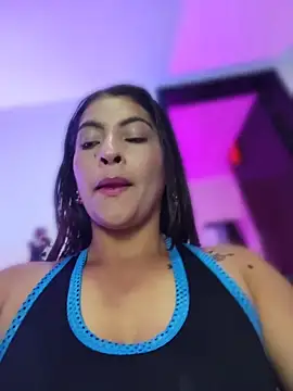 Snapshot of Fox_Roxxan chatting on 02/17/26, 02:08 Fox Roxxan online show from 02/17/26, 02:08