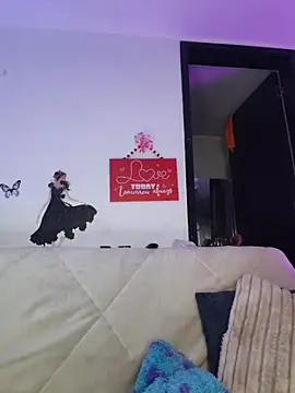 Snapshot of Fox_Roxxan chatting on 02/20/26, 02:08 Fox Roxxan online show from 02/20/26, 02:08