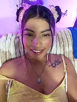 Snapshot of Fox_Roxxan chatting on 06/28/26, 02:17 Fox Roxxan online show from 06/28/26, 02:17