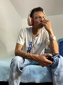 andrewcoopper1 online show from 09/25/25, 03:32