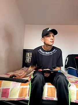 andrewcoopper1 online show from 09/30/25, 04:01