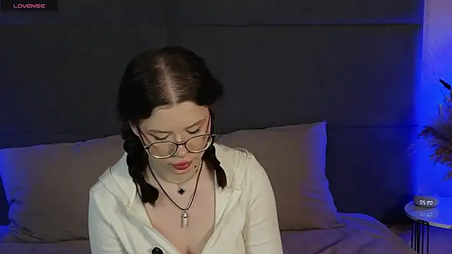 Snapshot of RianaRey chatting on 06/05/26, 06:20 RianaRey online show from 06/05/26, 06:20