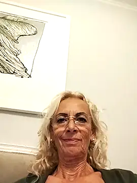 clarabell4 online show from 09/19/25, 08:42