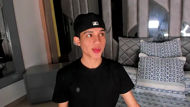 Sebax Young online show from 04/21/26, 09:28