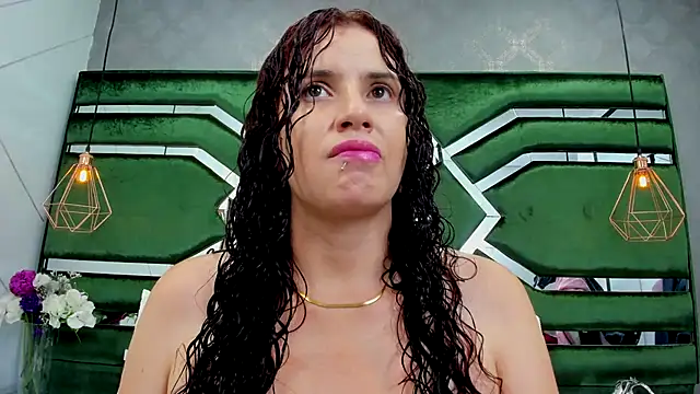 ThaliaCross online show from 09/08/25, 08:08