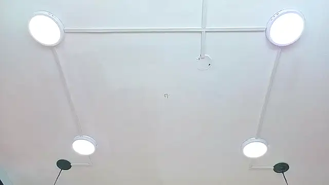 ThaliaCross online show from 12/16/25, 07:52