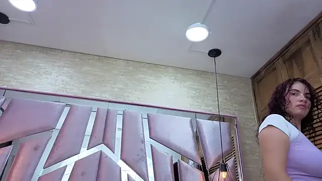 ThaliaCross online show from 04/20/26, 07:37