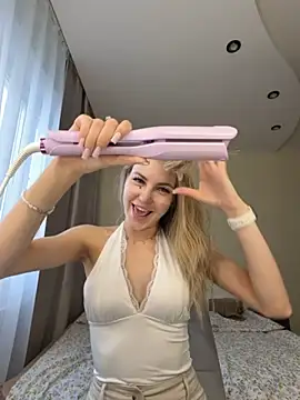 Snapshot of YungTessa chatting on 06/19/26, 02:32 YungTessa online show from 06/19/26, 02:32