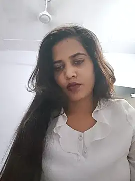Snapshot of cute_radhikaa chatting on 06/26/26, 05:12 cute radhikaa online show from 06/26/26, 05:12