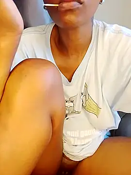 Snapshot of SeffieLucy chatting on 11/22/25, 04:11 SeffieLucy online show from 11/22/25, 04:11