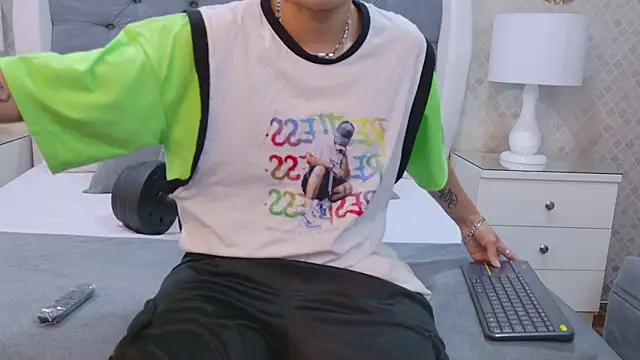 ZoeKrug online show from 09/27/25, 12:10