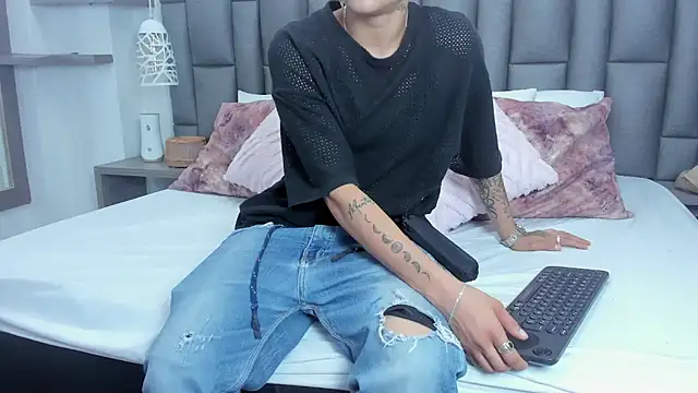 ZoeKrug online show from 02/19/26, 12:12