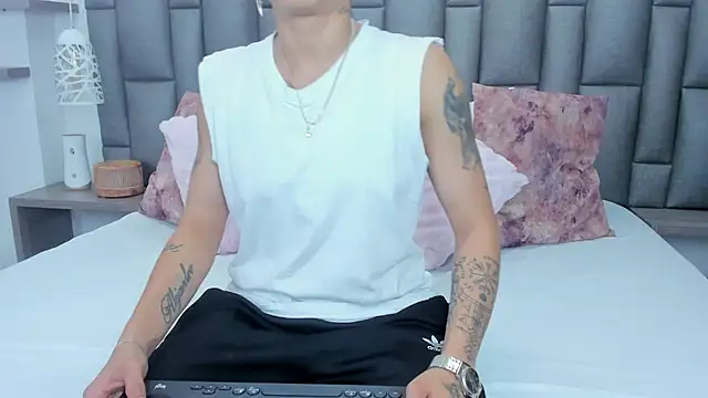 ZoeKrug online show from 02/20/26, 12:27