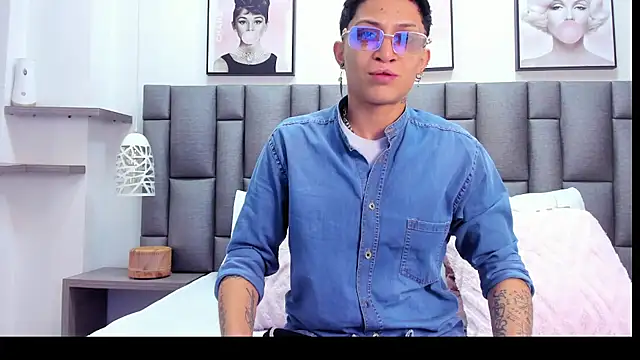 ZoeKrug online show from 03/05/26, 12:34