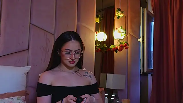 LucyLextonX online show from 03/30/26, 04:35