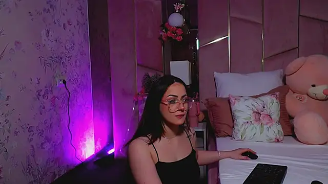 LucyLextonX online show from 04/08/26, 02:44