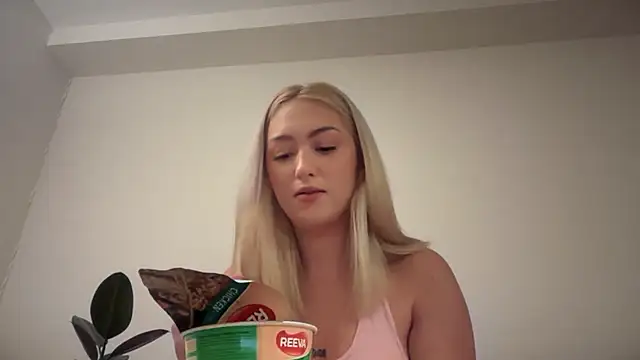 Kitty Swetty online show from 12/15/25, 10:58