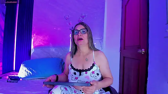 Snapshot of Agatha_Pleasure chatting on 04/23/26, 11:53 Agatha Pleasure online show from 04/23/26, 11:53