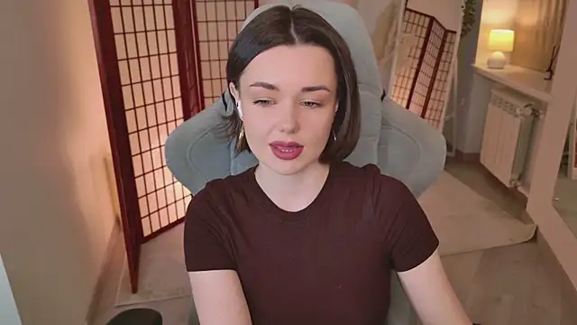 AvaFlower online show from 11/18/25, 03:16