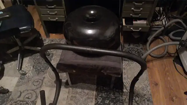 Snapshot of drieghe chatting on 10/25/25, 01:46 drieghe online show from 10/25/25, 01:46