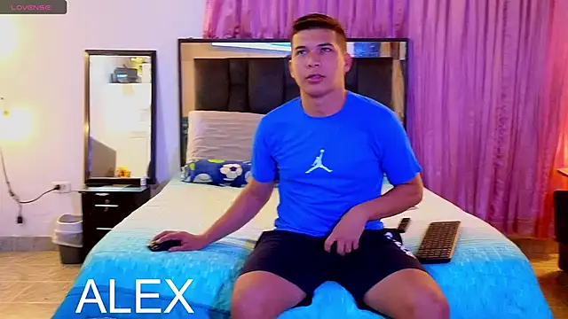hot latin boys online show from 10/10/25, 12:31