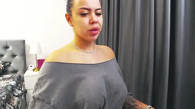 Casiana  online show from 11/20/25, 07:24