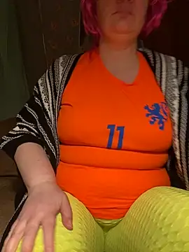 Snapshot of FetishIris chatting on 10/02/25, 03:46 FetishIris online show from 10/02/25, 03:46