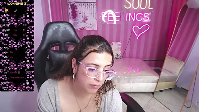 Snapshot of _Evoni_b chatting on 09/09/25, 01:38 Evoni b online show from 09/09/25, 01:38