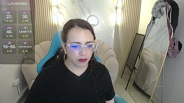 Snapshot of _Evoni_b chatting on 10/05/25, 12:25 Evoni b online show from 10/05/25, 12:25