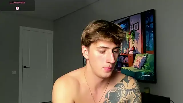 DaniHort online show from 10/26/25, 02:12