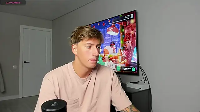 DaniHort online show from 12/15/25, 09:02