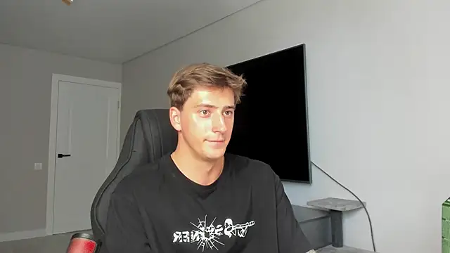 Snapshot of DaniHort chatting on 06/03/26, 11:13 DaniHort online show from 06/03/26, 11:13