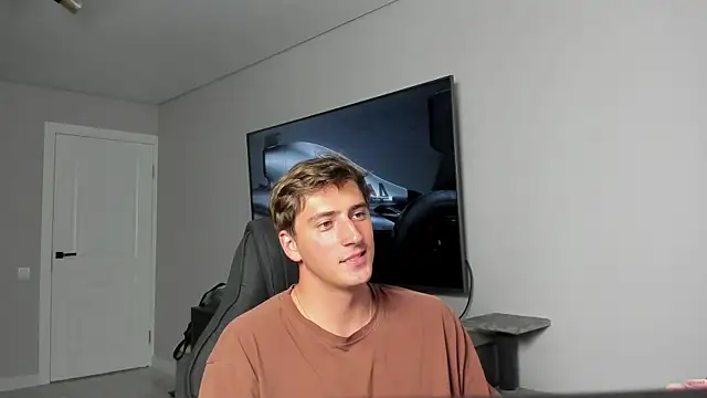 Snapshot of DaniHort chatting on 06/18/26, 12:53 DaniHort online show from 06/18/26, 12:53