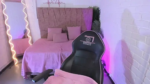 juanita tay online show from 12/05/25, 11:30