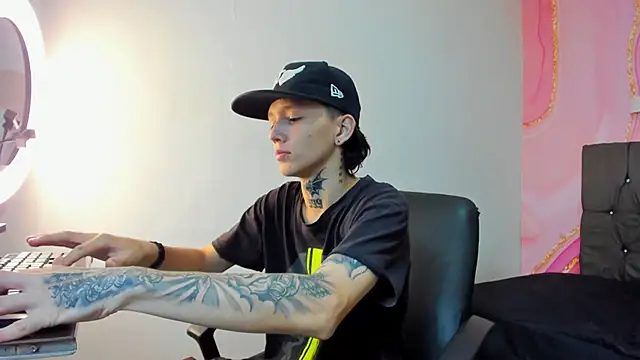 StraightBoy Nick online show from 10/08/25, 09:45