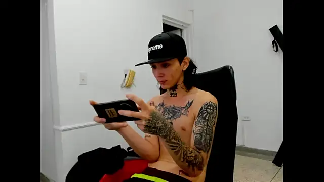 StraightBoy Nick online show from 04/20/26, 09:27