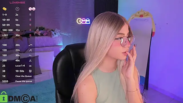 Arinextdoor online show from 12/19/25, 09:11