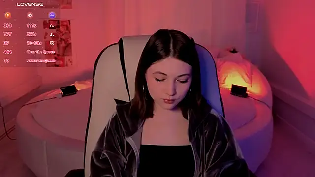 Snapshot of Kimmie_shine chatting on 10/18/25, 07:42 Kimmie shine online show from 10/18/25, 07:42