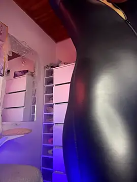 Dannaa Lovs online show from 04/23/26, 12:29