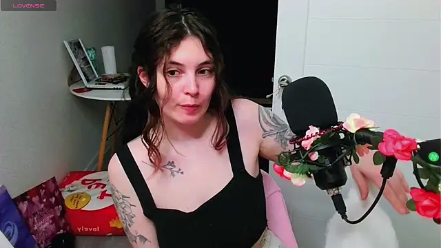Snapshot of peachyness chatting on 06/16/26, 10:01 peachyness online show from 06/16/26, 10:01